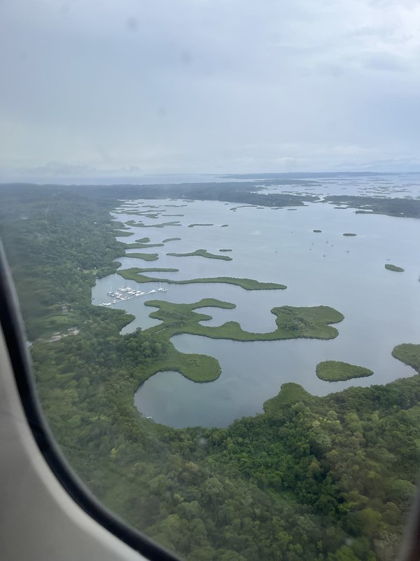 Blick aus dem Flugzeugfenster: Isla Colon. Foto: Clara Bidstrup